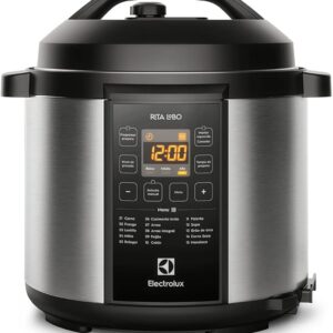 Panela de pressão elétrica Electrolux PCC20 Inox e Preto 220v edição Rita Lobo em uma cozinha decorada.